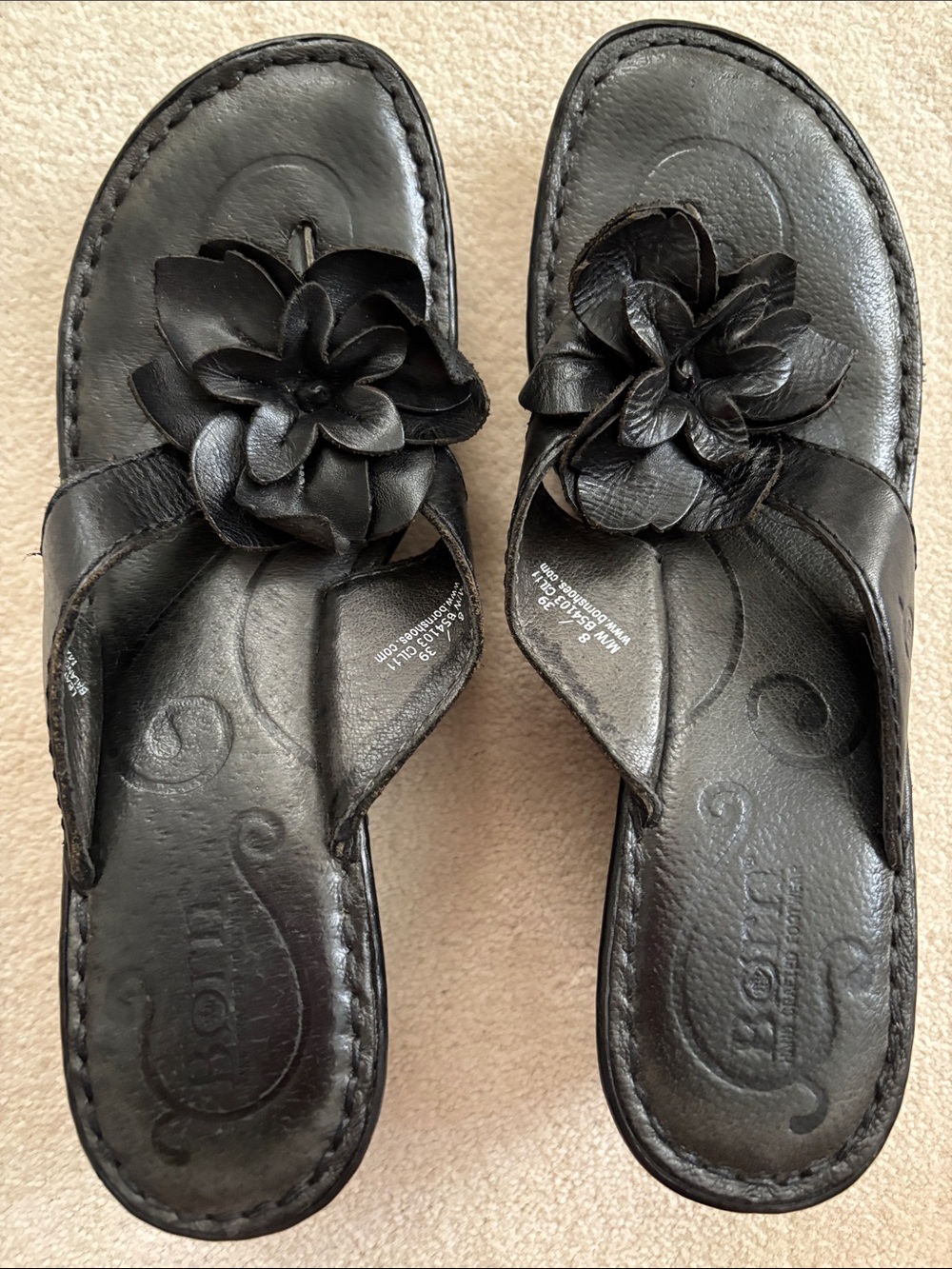 Born 39 Women's Black Floral Leather Thong Sandals - Picture 8 of 10